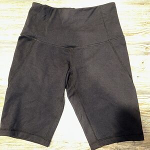 Z by Zella Women's Black Top Pocket Leggings Shorts. Size Small. NWOT. 16